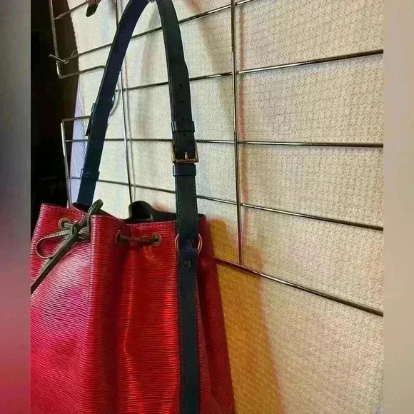 Louis Vuitton Limited Edition EPI Tri-color Neo Bucket - Picture 6 of 9